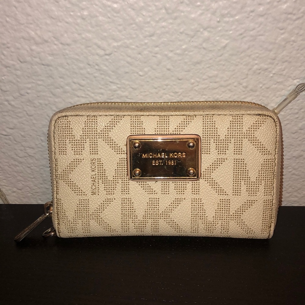 ✨Micheal Kors Wallet✨